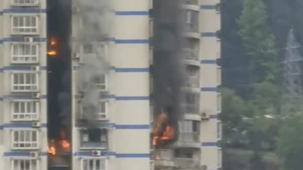 重庆高层居民楼火灾已扑灭 无人员伤亡