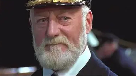 《泰坦尼克号》中的“船长”去世！网友痛悼