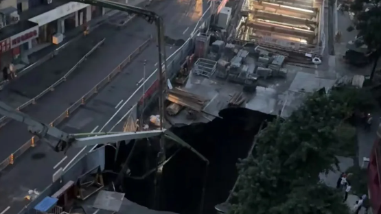成都在建地铁今晨发生路面坍塌 未造成人员伤亡