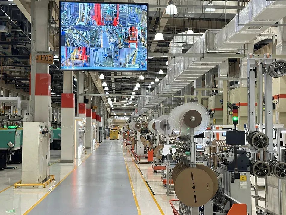 向“新”而行丨安波福:380台工业机器人、150条自动化产线、1颗智慧大脑......智造力释放新质生产力_上海嘉定_新民网