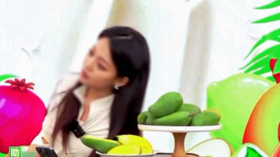 热搜第一！女主播在钟薛高直播间突然倒地，回应来了