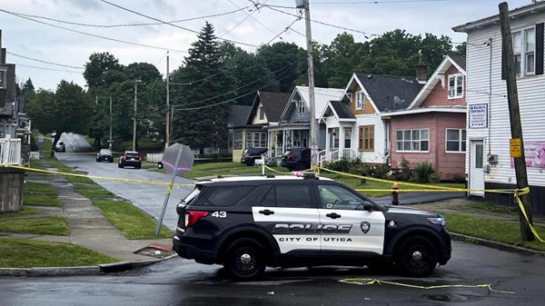 美国纽约州一警察开枪打死一名亚裔青少年