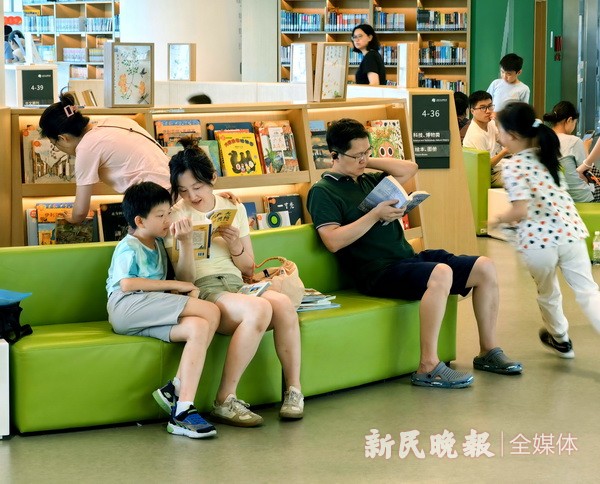 图书馆里阅读消暑 清凉一夏_新民印象_新民网