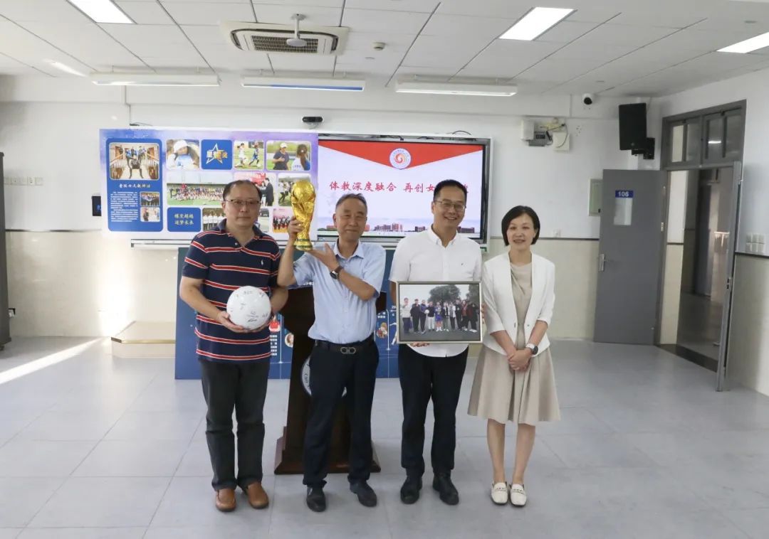 烈日下的拼搏与关怀:普陀区积极备战上海市学生运动会_上海普陀_新民网