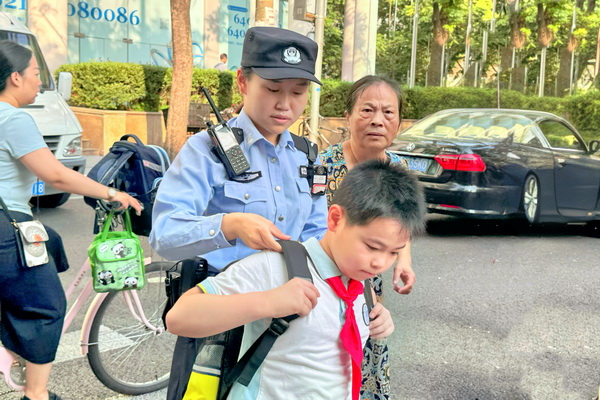 防诈反欺凌 公检法“童”行 ——徐汇公检法携手为学生上好自我保护开学第一课