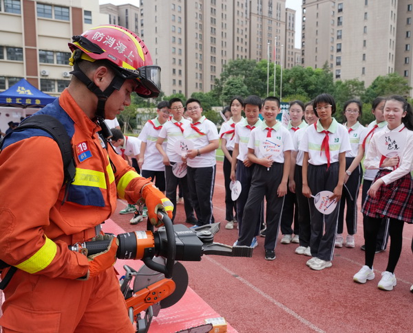 2024年徐汇区中小学生开学安全第一课顺利举行