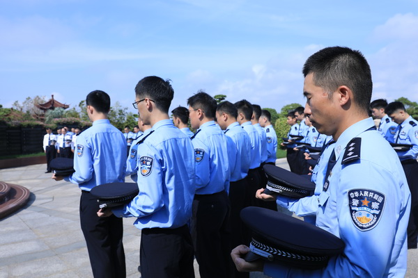 缅怀英烈，砥砺前行 ——奉贤公安隆重举行烈士纪念日活动