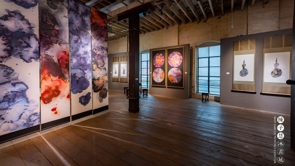 冰融成画，他把历史建筑变成色彩的舞台