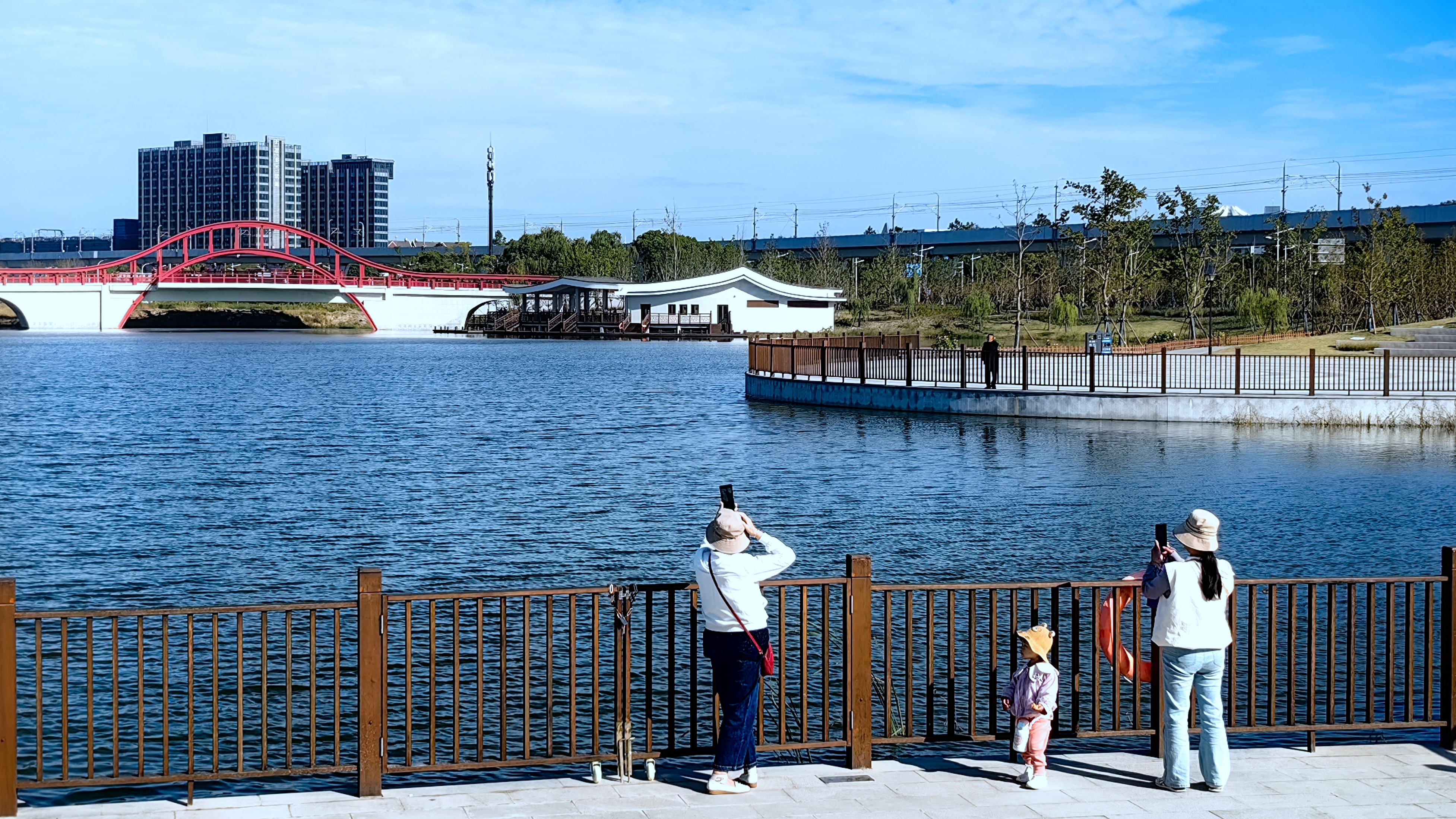 美兰西湖公园开园迎客