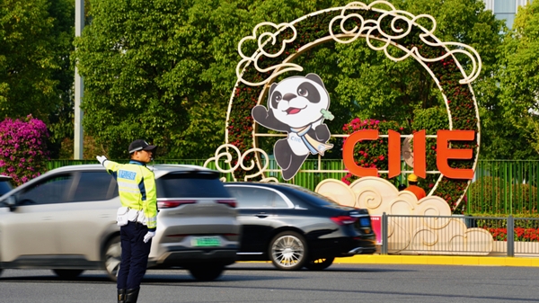 交通管制首日，“四叶草”周边道路畅通有序