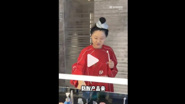 上海知名女演员晒坐月子视频，被网友叫停：慎用！有毒！养宠物的千万当心