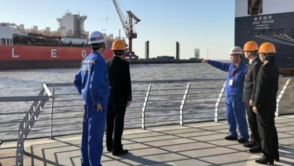 助力“蓝色引擎”动力更澎湃，上海海关服务高端船舶海工产品出口