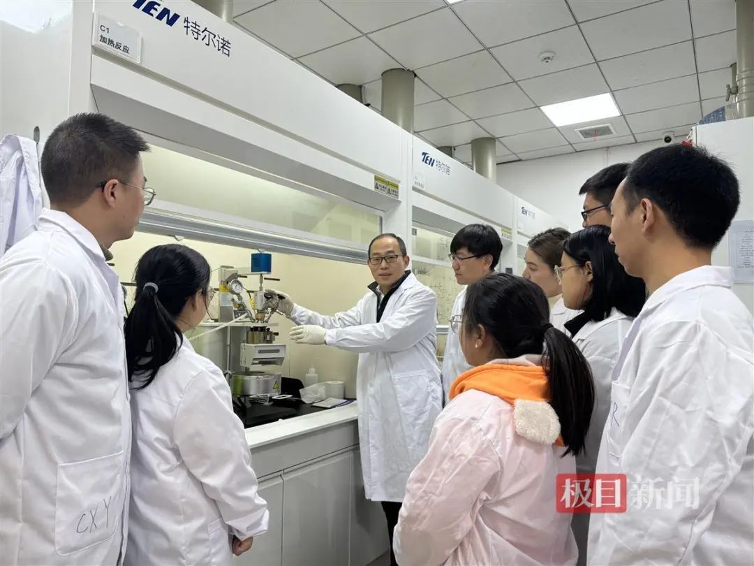 狂吃600斤小龙虾后，武大团队发布重要成果