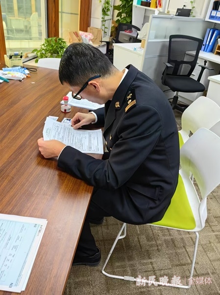 “只跑一趟”全部搞定，视障人士携工作犬进出境享绿色通道