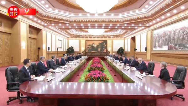 独家视频丨习近平会见梅德韦杰夫：中俄两国互为最大邻国 发展友好关系具有必然历史逻辑和强大内生动力