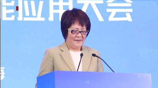 上海报业集团党委书记、社长李芸：拥抱AI是关乎媒体安身立命的必答题  | 中国报业传媒行业人工智能应用大会