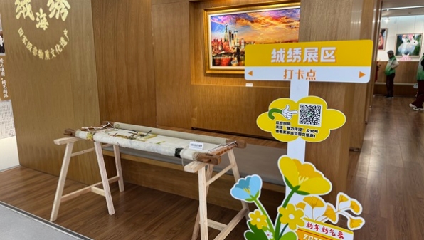 洋泾街道举办City Walk迎新健步走活动