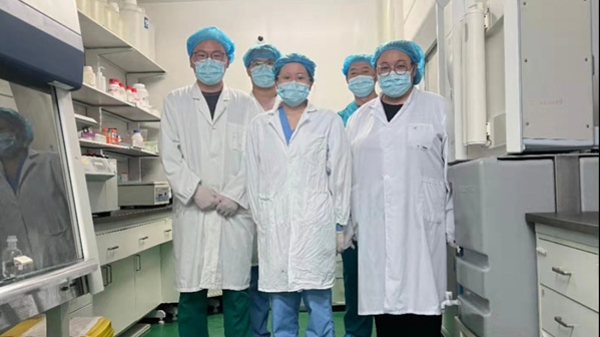 实验室里打地铺安“家” 松江6名科研人员当起“猴爸猴妈”