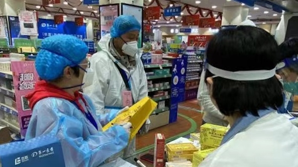 上海商超药店加速复市，买菜购药网点更多
