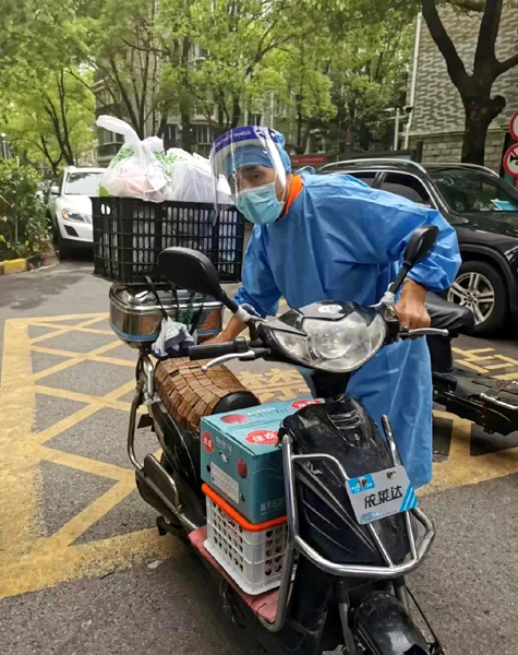 日行3万多步 居民眼中的3位小区门卫_市政厅_新民网