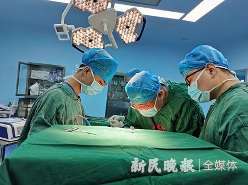 上海援疆医生团队完成叶城首例甲状腺腺叶切除联合双乳肿块麦默通微创切除术