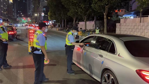 上海警方开展夏夜治安巡查集中行动，确保中秋小长假平安