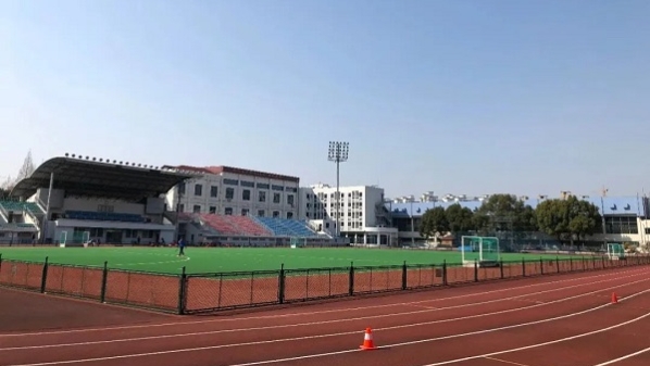 闵行区体育场是市民健身的乐土，也是孕育国手的摇篮