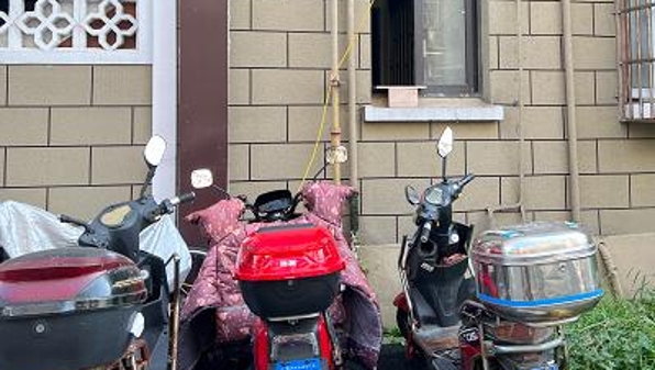 小区飞线充电“久治不愈” 居民盼加强整治力度