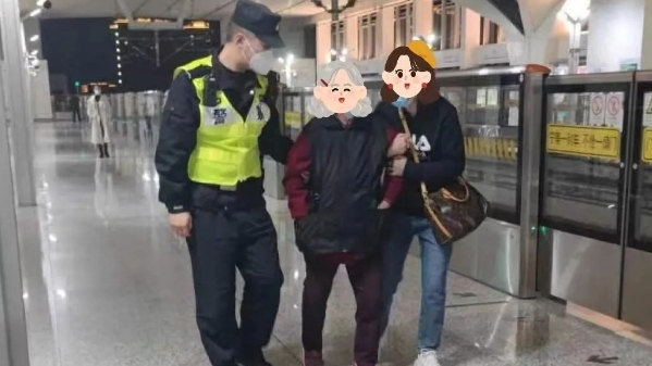 八旬迷途老人从静安兜转到奉贤，警民接力助其顺利回家