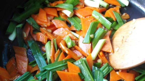 西坡：胡萝卜炒大蒜