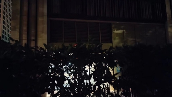 大楼夜间“排气” 噪声侵扰周围百余户居民