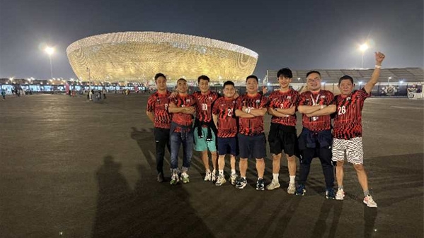 哈亚·人物丨从上海到多哈，他带了一支球队来看世界杯