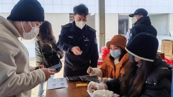 上海指定烟花爆竹零售店今天开售，松江警方已打击烟花爆竹各类案件37起案值17万元
