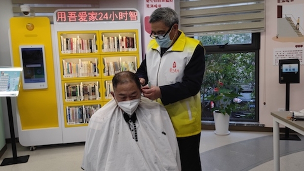 善行上海，这位黄山老人用一把理发剪推动“山海之约”时代风尚