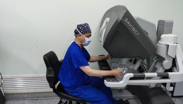 胖子福音！上海九院成功完成沪上首例达芬奇机器人辅助减重手术