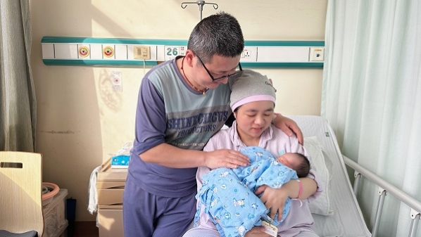 从确诊到分娩 仅仅4分钟！一妇婴抢救团队成功完成脐带脱垂即刻手术