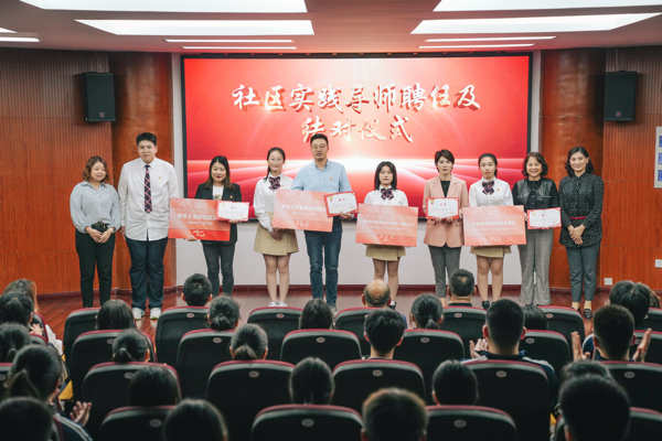 强国有我!五爱中学少年走进五里社区学习基层治理_市政厅_新民网