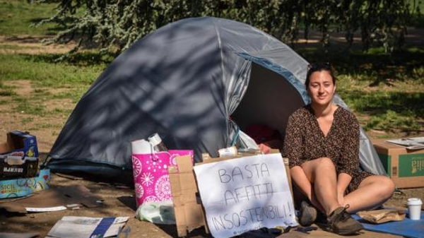 抗议房租过高意大利掀起“搭帐篷”浪潮，政府拨款6亿欧元为学生建宿舍