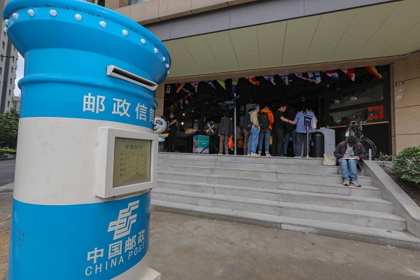上海航海邮局乔迁新址 “夜邮集市”时隔三年焕新重启_城生活_新民网