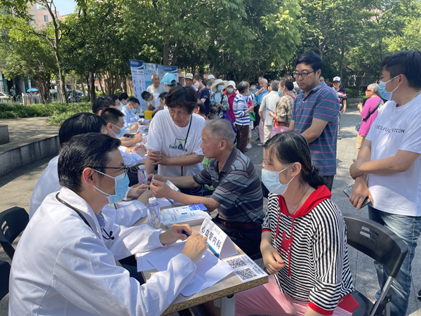医疗服务“零距离”,宝山吴淞中心医院开展便捷就医进社区系列活动_市政厅_新民网