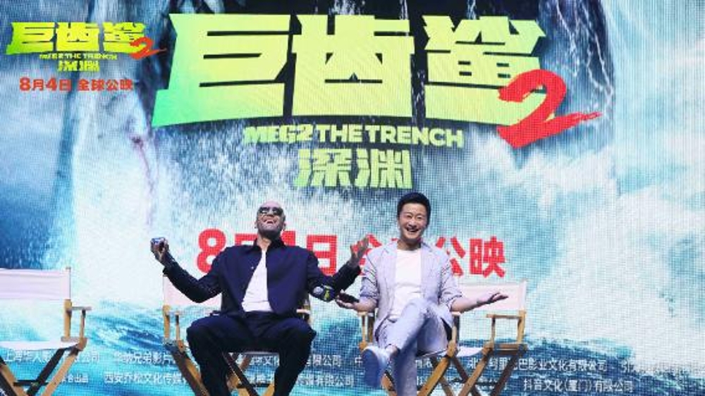 《巨齿鲨2：深渊》“上天下海”，杰森·斯坦森想跟吴京拍直升机戏