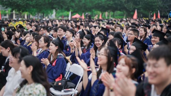华东师大：24000多株向日葵欢送2023届毕业生