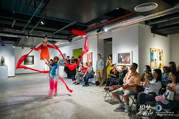 以静安雕塑公园艺术中心为流动舞台，《绘生·着色》艺术展开幕