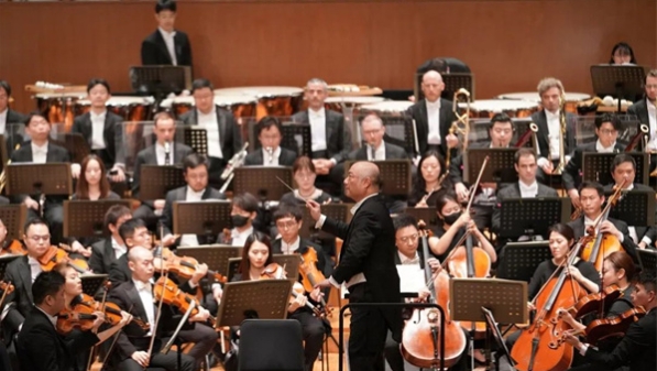 新民艺评丨许忠指挥马勒《第三交响曲》: 用音乐表达“世界观”