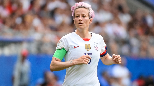 在女足世界杯“最后一舞”，粉头发的她又来了！