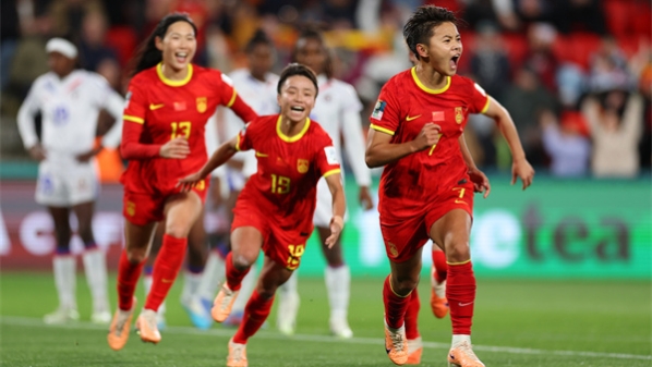 以10敌11，中国女足赢了！