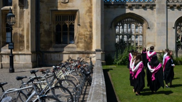 学费与成本不匹配，英国顶尖大学“将拒绝更多本土学生”