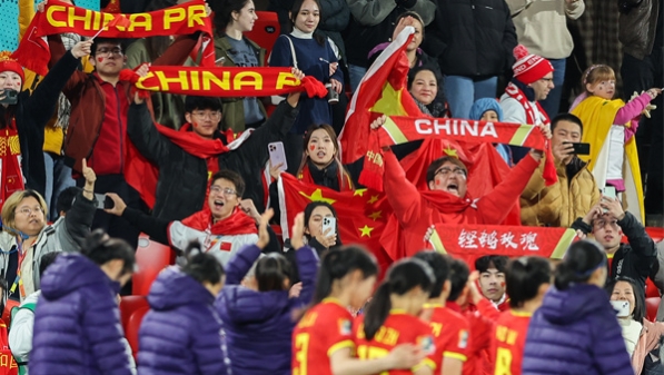 失利的中国女足，赛后却迎来了最大规模的球迷等候阵容
