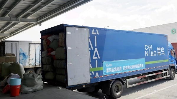 菜鸟抗洪物资专车持续开行，已将超10万件救援物资送至京津冀及东北