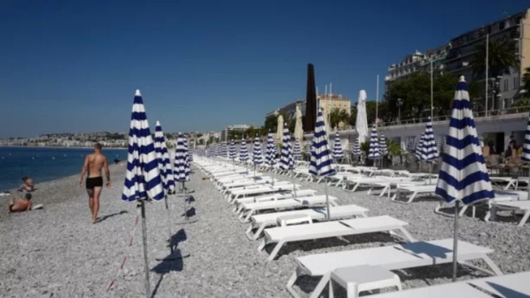 “解放沙滩”：反对海滩私有化 希腊人发起“毛巾运动”